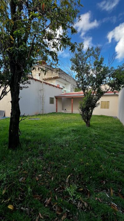 Casa lote inteiro Conj. Santa Fé prox. Buriti shopping