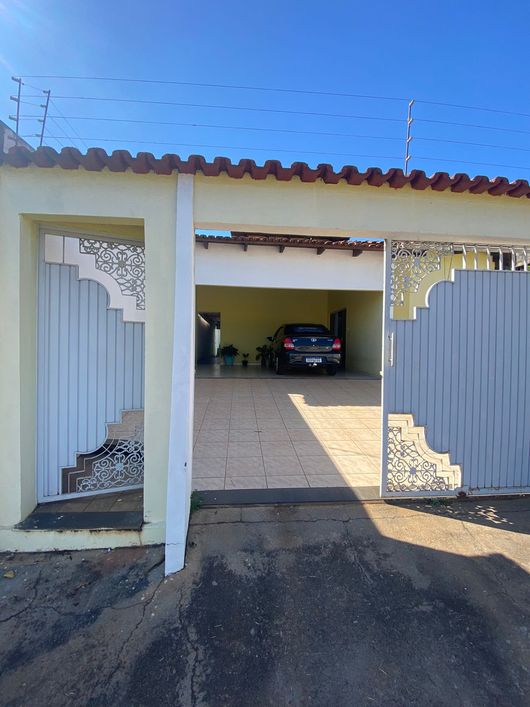 Casa Próximo Aparecida Shooping Casa de Rua com 3 Quarto(s) e 3 banheiro(s) à Venda, 210 por R$ 750.