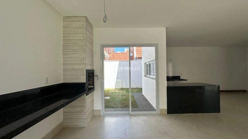 Sobrado com 3 dormitórios à venda, 179 m² por R$ 990.000,00 - Sítios Santa Luzia - Aparecida de Goiâ