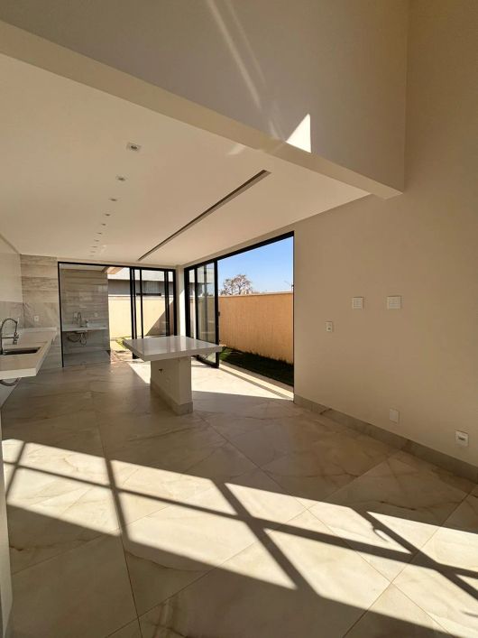 Parqville Jacaranda Casa em Condomínio com 3 Quarto(s) e 4 banheiro(s) à Venda, 155.95 por R$ 1.300.