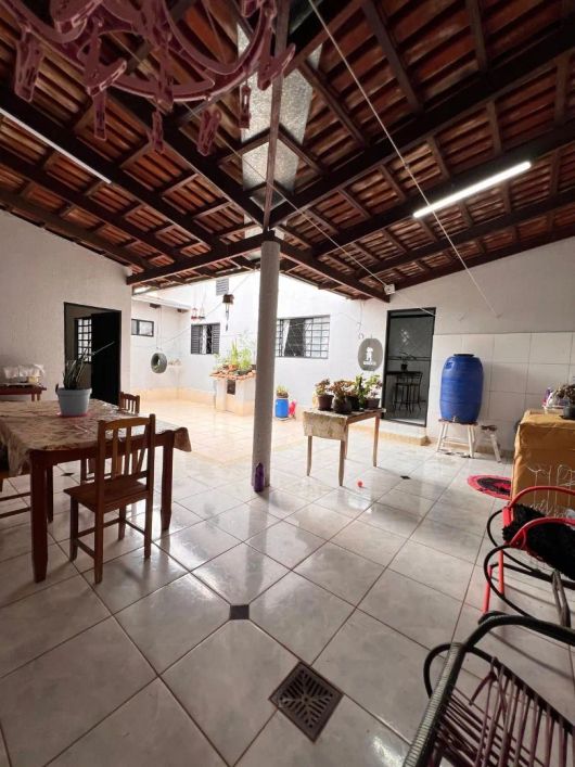 Imóvel para venda com 242 metros quadrados com 3 quartosCasa de 3 Quartos à Venda no Cidade Satélite