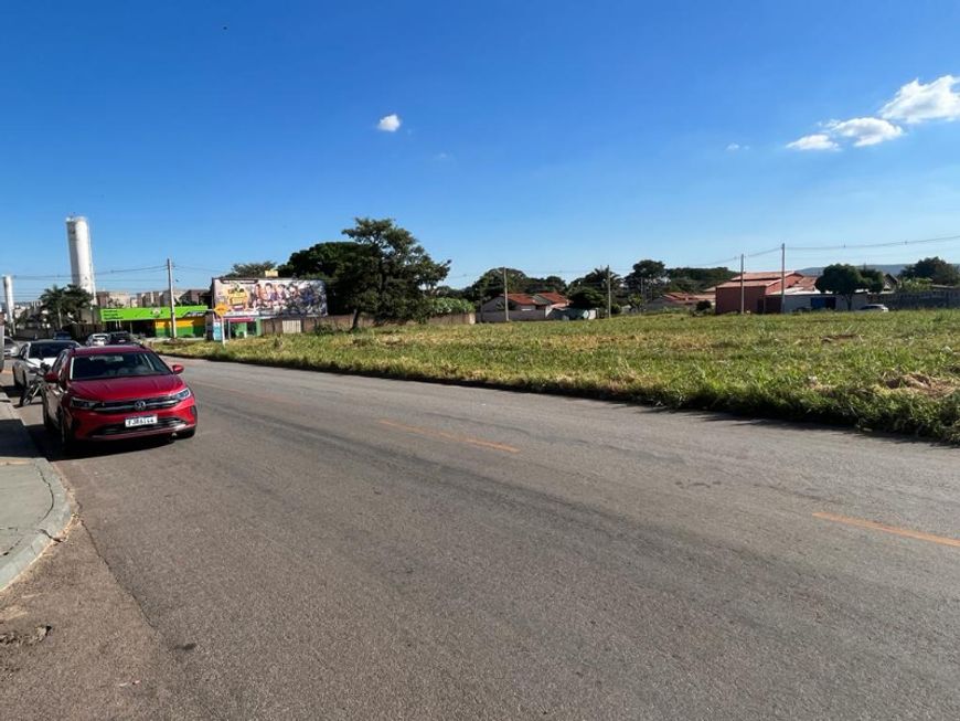 Excelente área comercial (metade da quadra) ao lado do Aparecida Shoping na Av. Brasil, Qd E, Jardim