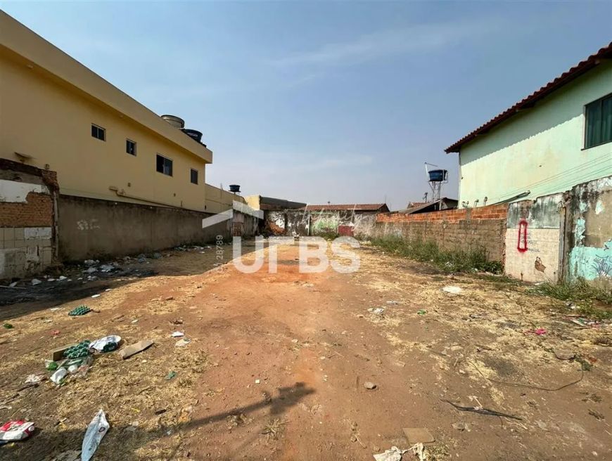 Lote de 402,78m², na Avenida Indepedência Aparecida de Goiânia.