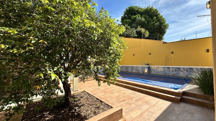 Localização privilegiada casa luxuosa possui 268 metros quadrados com 3 quartos