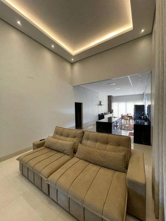 Casa no Residencial Parqville Jacarandá com 03 suítes