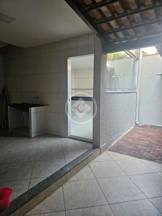 REF: OFFICE2628 Sobrado no Residencial Flora Park, sendo 4 quartos com 128m², Goiânia-GO codigo: 857
