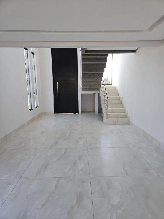 Sobrado de Alto Padrão com 4 Suítes e Lazer Completo no Parqville Jacarandá.