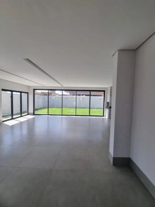 Imóvel para venda tem 176 metros quadrados com 3 quartosEspetacular Sobrado no Condomínio Parqville