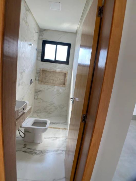 Imóvel para venda possui 176 metros quadrados com 3 quartosEspetacular Sobrado no Condomínio Parqvil