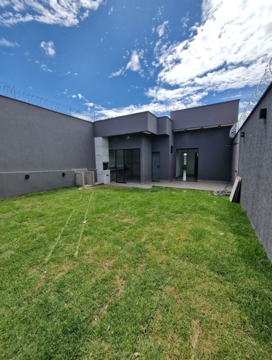 Casa em lote só, 3 suíte Jd Helvecia a venda codigo: 113015