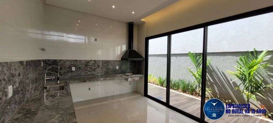 Casa no Condomínio Parqville Jacarandá com 3 Suítes