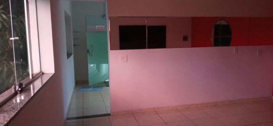 Imóvel comercial com Distribuidora, Vidracaria e Kitnet Galpão / Depósito à Venda, 410 por R$ 775.00