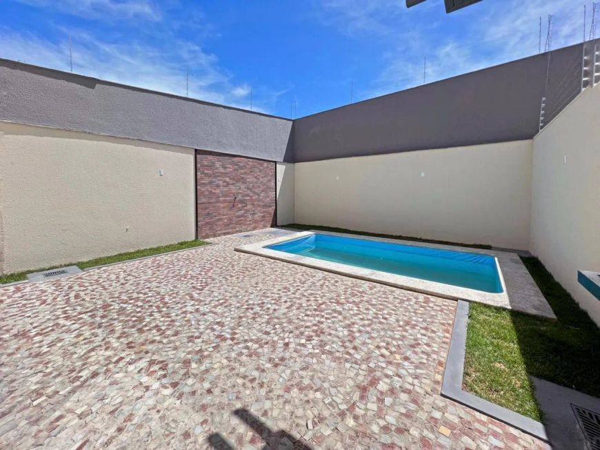 Imóvel para venda possui 197 metros quadrados com 3 quartosSobrado de 3 Quartos à Venda na Vila Bras