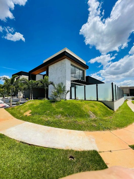 CASA DE ALTO PADRÃO Casa em Condomínio com 4 Quarto(s) e 5 banheiro(s) à Venda, 214 por R$ 2.500.000