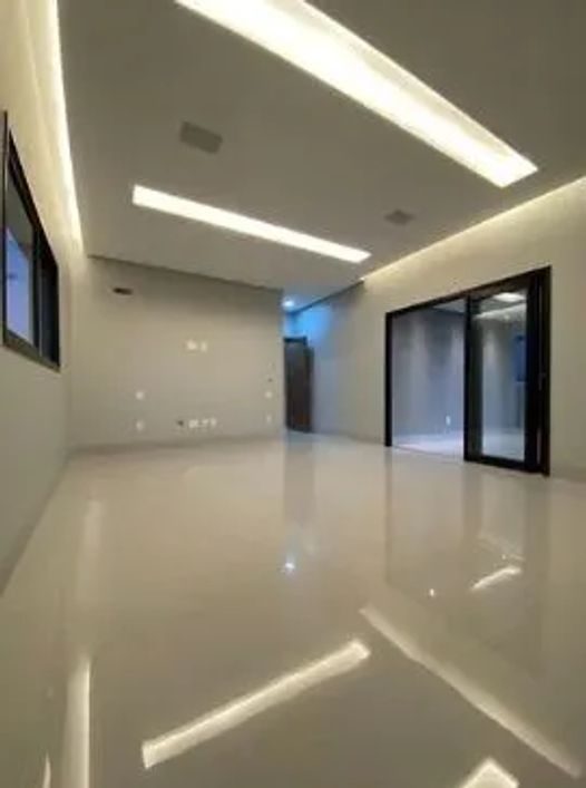 Sobrado no ParqVille Jacarandá, alto padrão, lote de 312 m², 4 suítes plenas, com área de lazer!