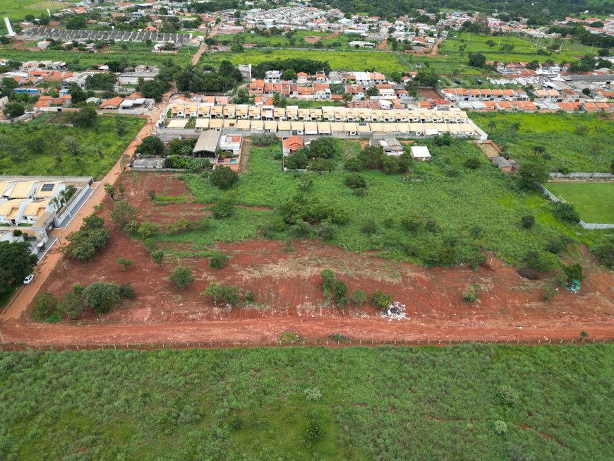 Terreno para venda tem 10000 metros quadrados em Chácaras São Pedro - Aparecida de Goiânia - GO