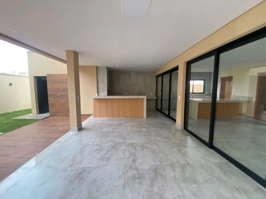 Imóvel para venda possui 229 metros quadrados com 3 quartosSobrado de Luxo no Parqville Pinheiros -