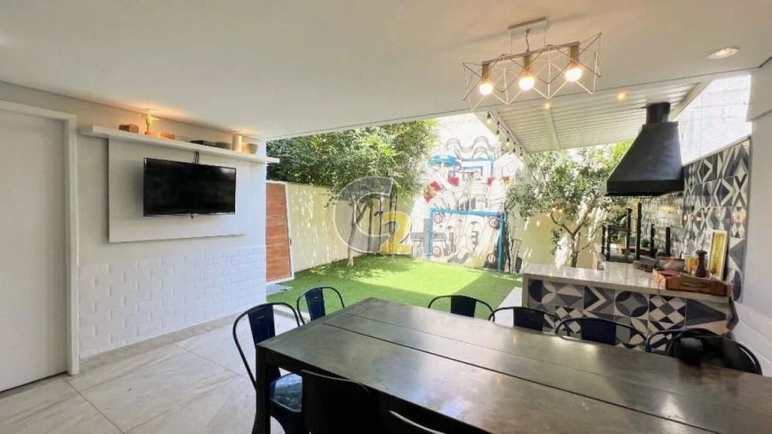 Casa em Condomínio a venda na Vila Romana com 3 quartos, 1 suíte e 2 vagas de garagem.