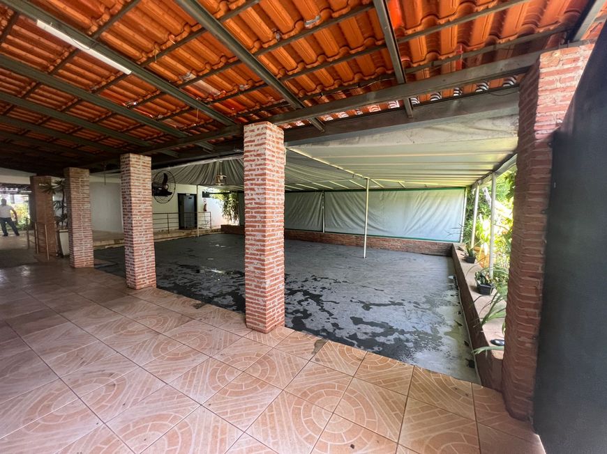 Espaço de evento inteiro para venda possui 1003 metros quadrados