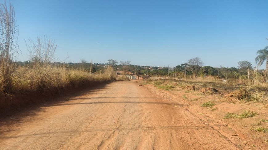 dois lote jardim buriti sereno 845 metros os dois sendo asfaltado agora a avenida proximo