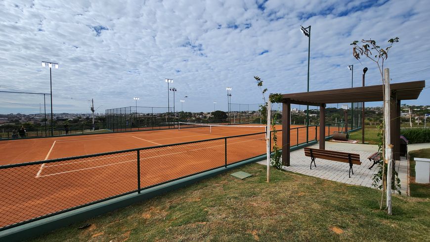 Excelente Lote no Condomínio Jardins Versalhes