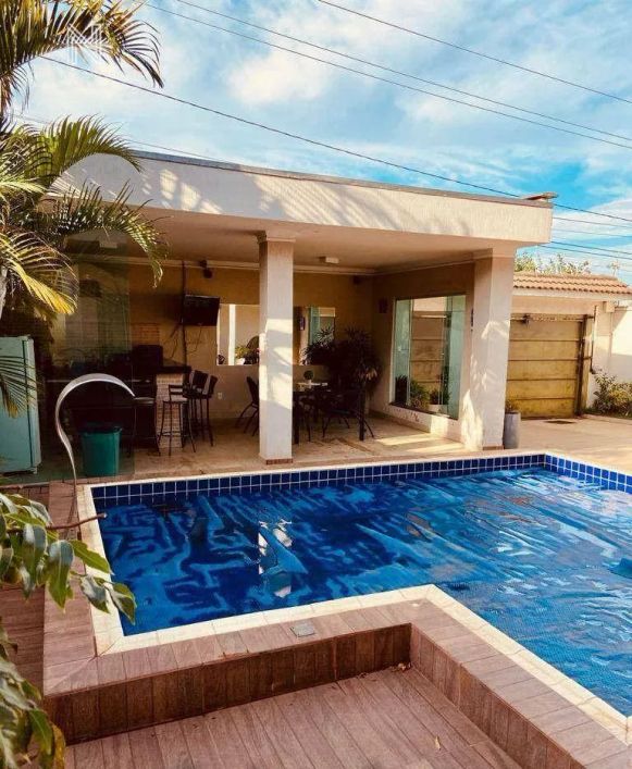 Casa com 3 suítes e área de lazer completa na Vila Brasília!