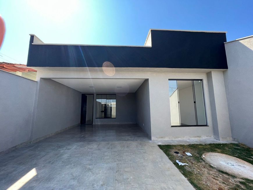 Casa a venda tem 152 metros com 3 quartos 3 suítes Plenas