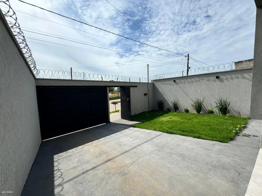 Casa à Venda na Vila Oliveira, Aparecida de Goiânia - 3 Dormitórios