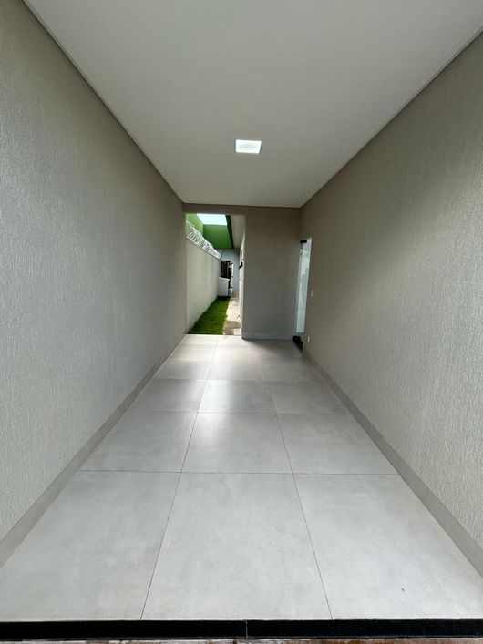 Casa próxima ao Aparecida Shopping Casa de Rua com 3 Quarto(s) e 4 banheiro(s) à Venda, 111 por R$ 4