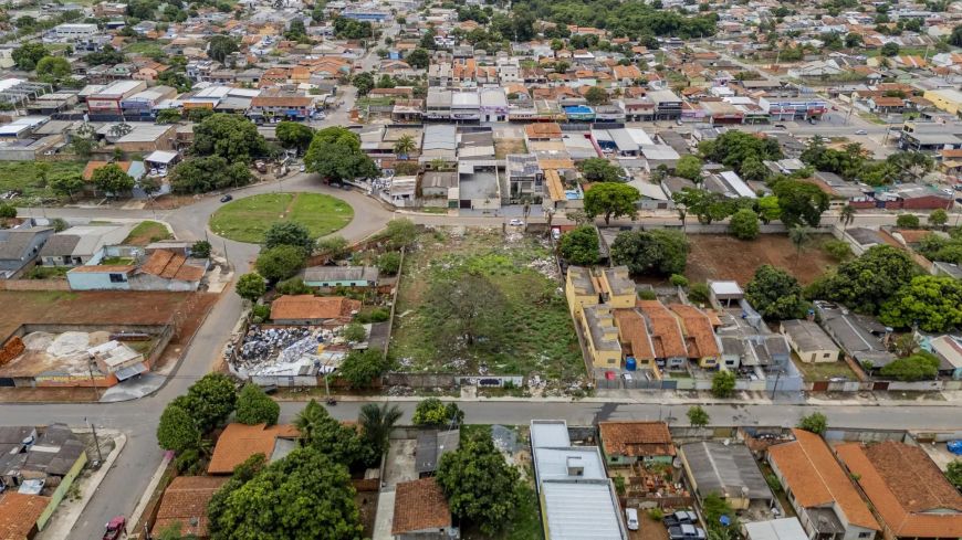Terreno comercial à venda, com 484 m² de área total e localização estratégica