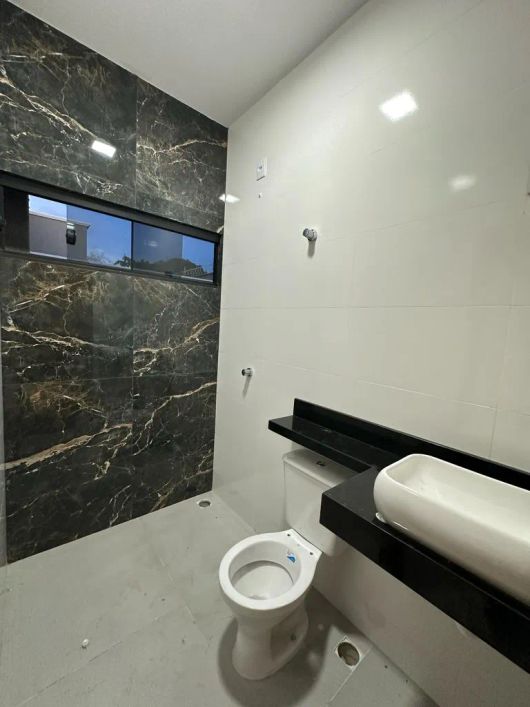 Casa à venda de 3 quartos sendo 1 suíte de 100,00m² no Jardim Cristalino
