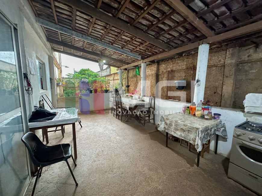 Sobrado 5 quartos sendo 2 suítes No Vera cruz aparecida de Goiânia