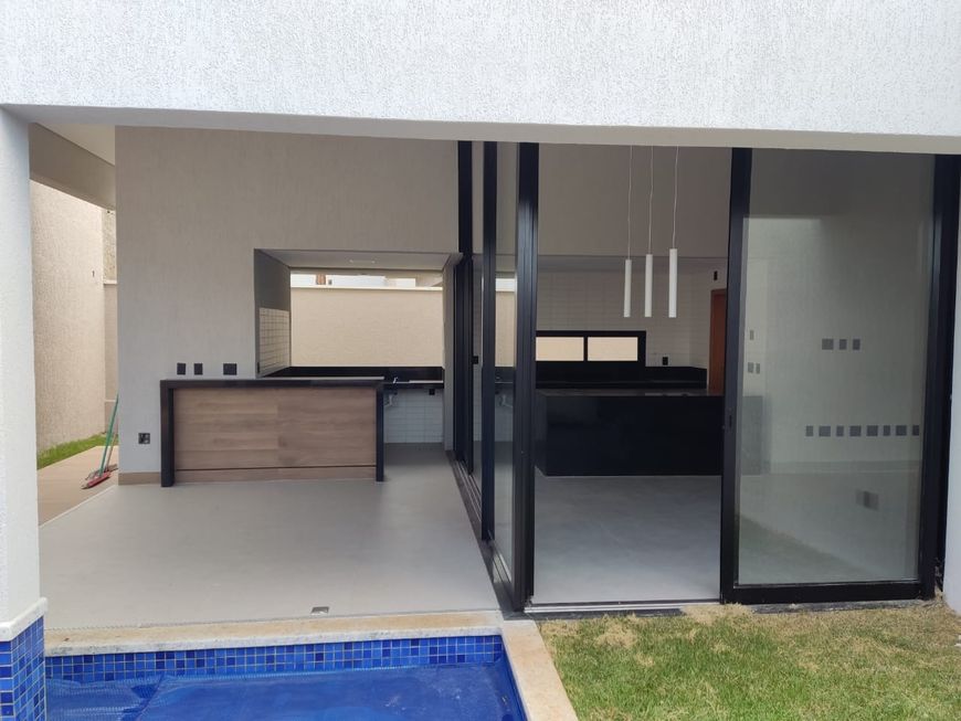 Parqville Jacarandá/ casa térrea / 3 suítes + office / com piscina /