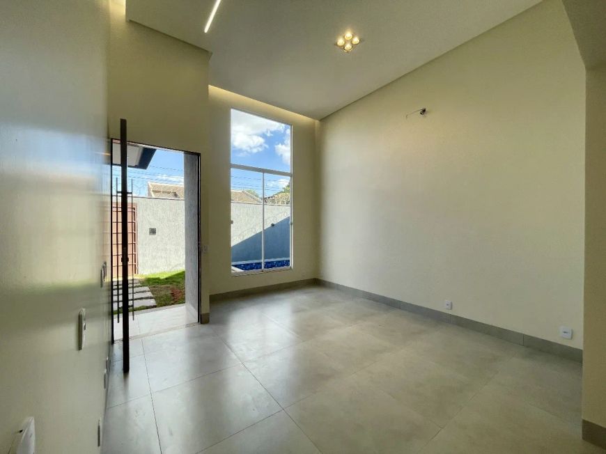 Casa com Piscina à Venda no St. São Pedro - A 7 Minutos do Shopping Flamboyant