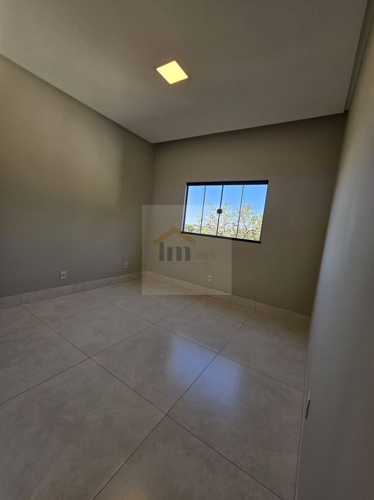 Casa Alto Padrão com LOTE GRANDE, 3 suítes e espaço para Piscina no Jardim Helvécia