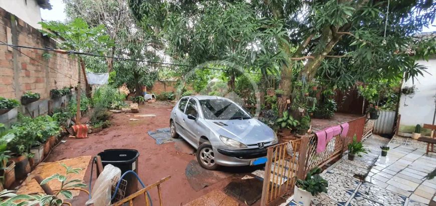 TERRENO COM CASA BEM LOCALIZADO PROX.AO HOSPITAL SANTA MONICA codigo: 22728