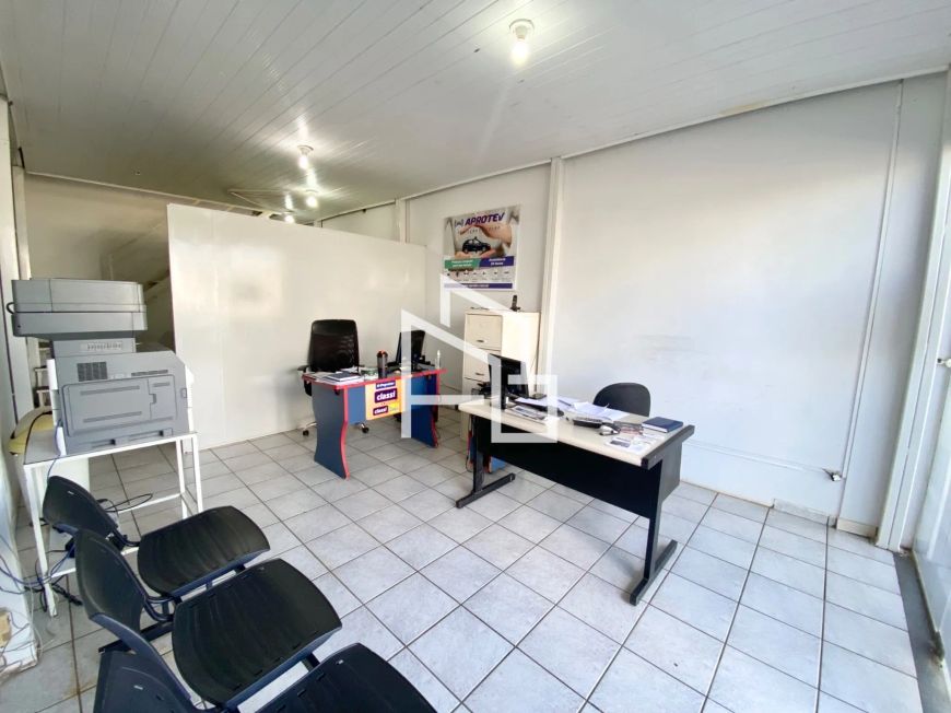 Loja em galeria Manhattan dentro do complexo Cidade Empresarial - Aparecida de Goiânia