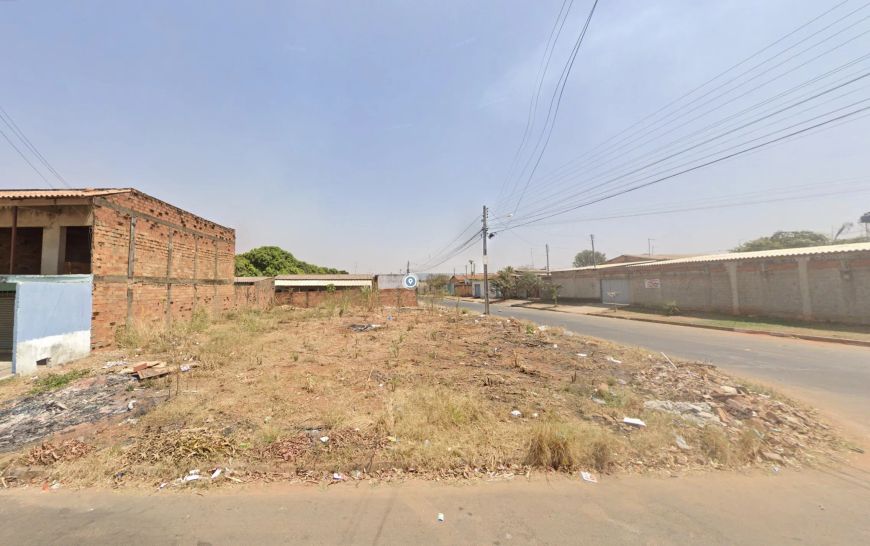 Lote grande de esquina com 375,00m2 a poucos minutos do Aparecida Shopping