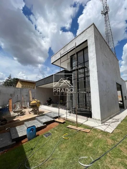 Casa à venda com 3 quartos, Jardim Mont Serrat, Aparecida de Goiânia, Goiás