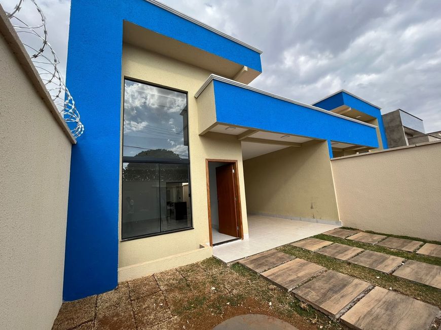 Casa com sala pé direito duplo, sala ampla, cozinha americana, área gourmet com churrasqueira Apar