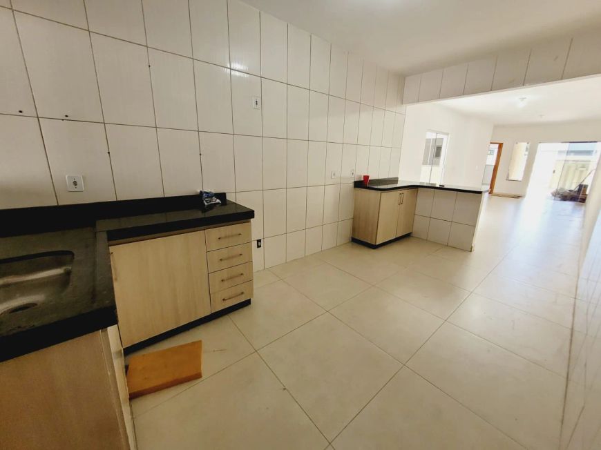 Casa grande reformada com 3/4 e churrasqueira no Jardim Helvécia