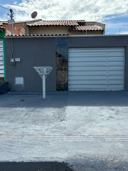 linda casa com 2 quartos 1 suite