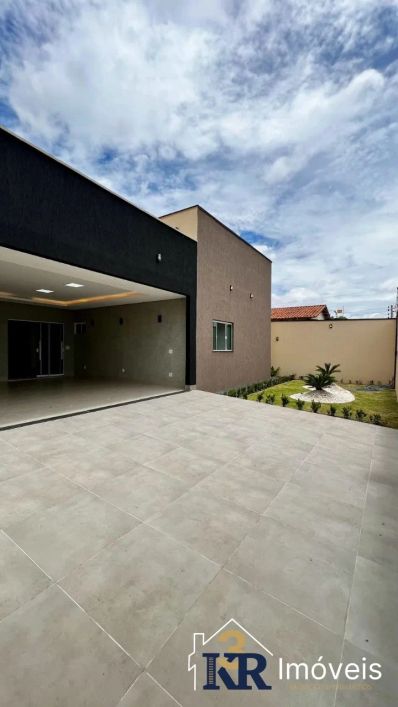 BELÍSSIMA CASA COM PISCINA NO SANTA FÉ ATRAS DA CIDADE EMPRESARIAL APARECIDA DE GOIANIA.