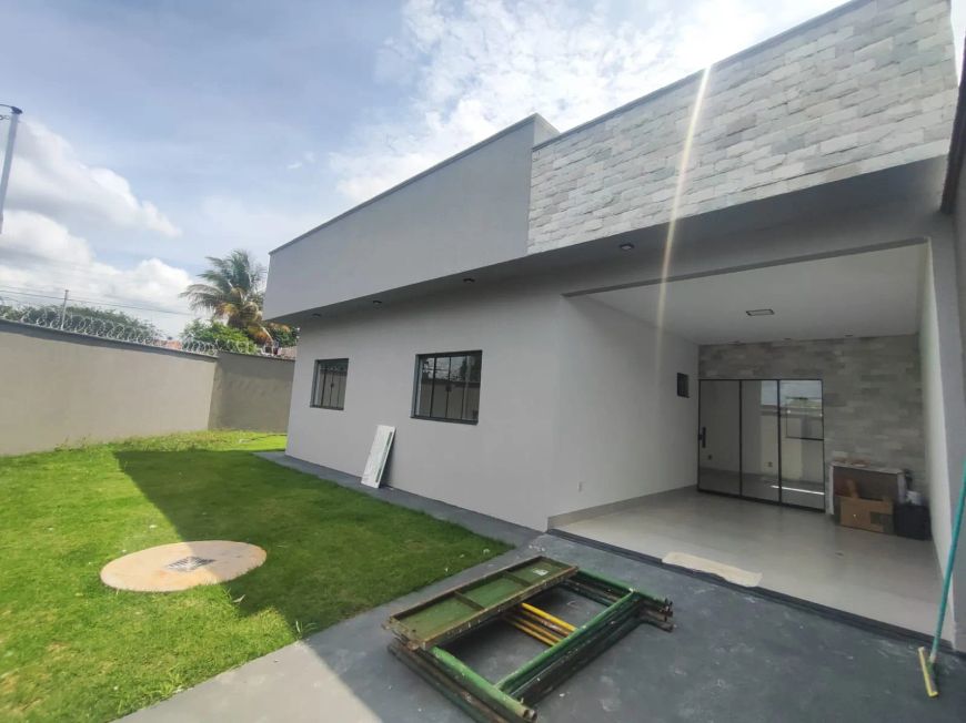 Linda Casa com Porcelanato 3 qts 1 Suíte Espaço Gourmet Churrasqueira