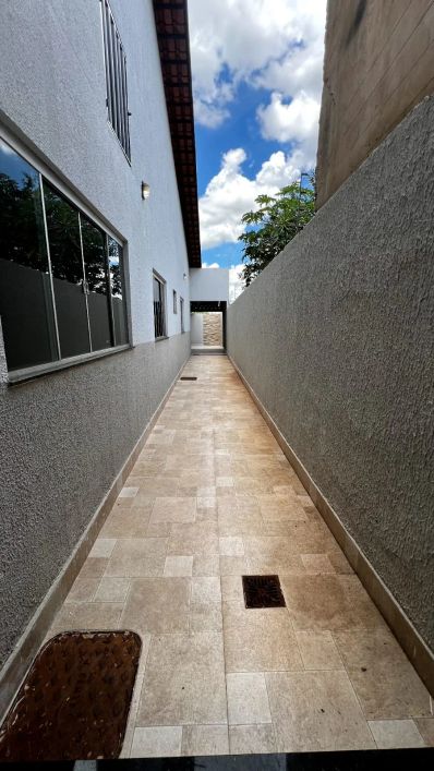 Imóvel para venda com 268 metros quadrados com 3 quartos em Residencial Santa Fé I - Goiânia - GO.