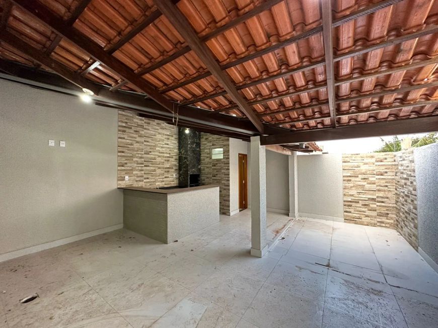 CASA COM 3 QUARTOS E ÁREA GOURMET NO MANSÕES PARAÍSO