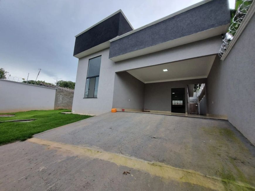 Linda casa com piscina no setor Jardim Alto Paraíso