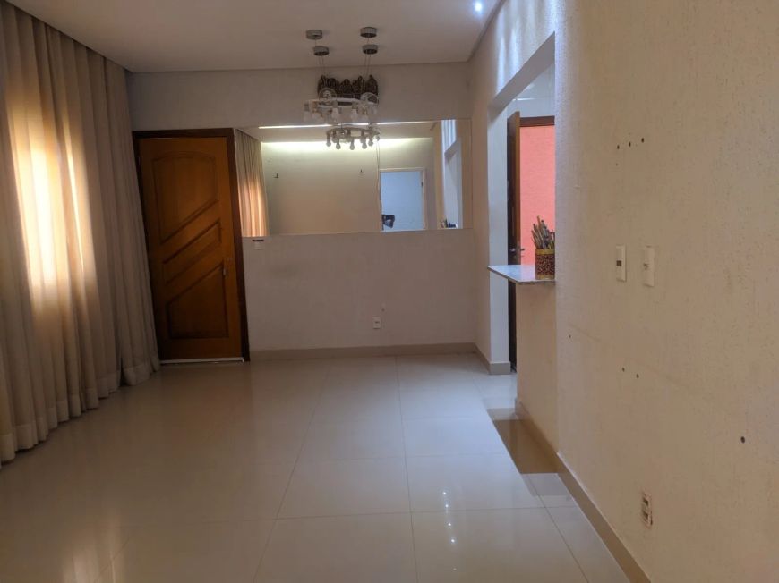 Casa em Condominio com lazer 3 quartos 1 suíte Porcelanato com quintal