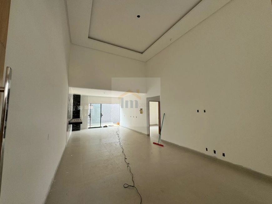 Casa Padrão região do setor Garavelo. Analisa permuta em lote e veiculo
