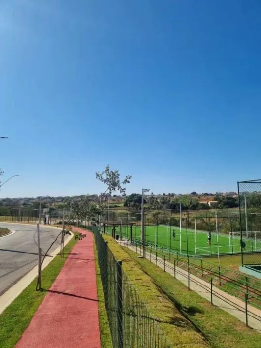 lote de condomínio para venda tem 251 metros quadrados
